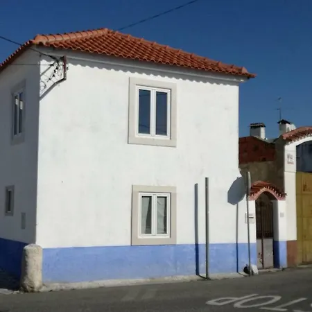 Casa Da Zira Homestay Batalha